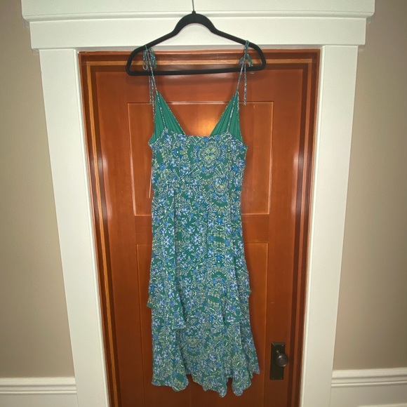 LULUS NWT Sleeveless Green Floral Tiered Ruffle Midi Dress, Size Medium - Picture 6 of 8